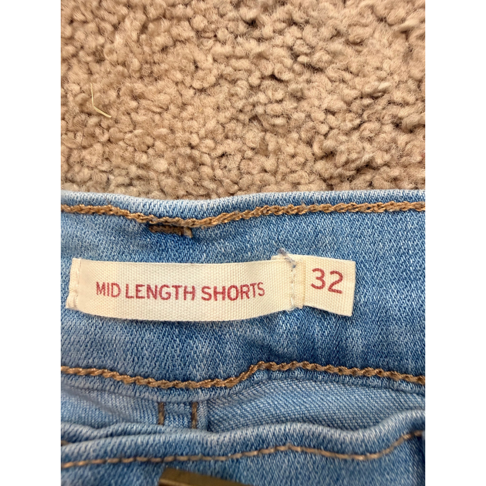 Women's Levi's Light Blue Mid Length Jean Shorts Sz 32 Normcore Y2K 90s inspired - Picture 14 of 16